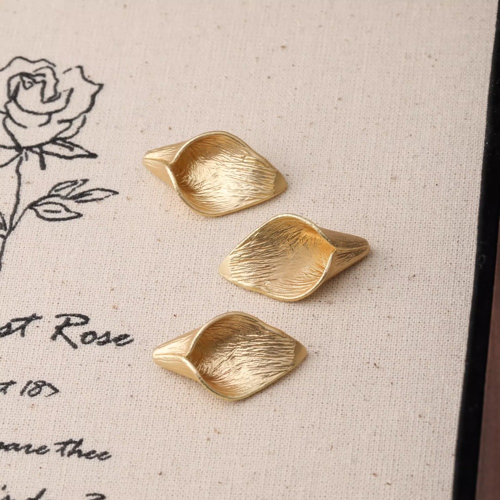 4PCS Dainty Horn Petals Flower - Musical Instrument Trumpet recension och pris